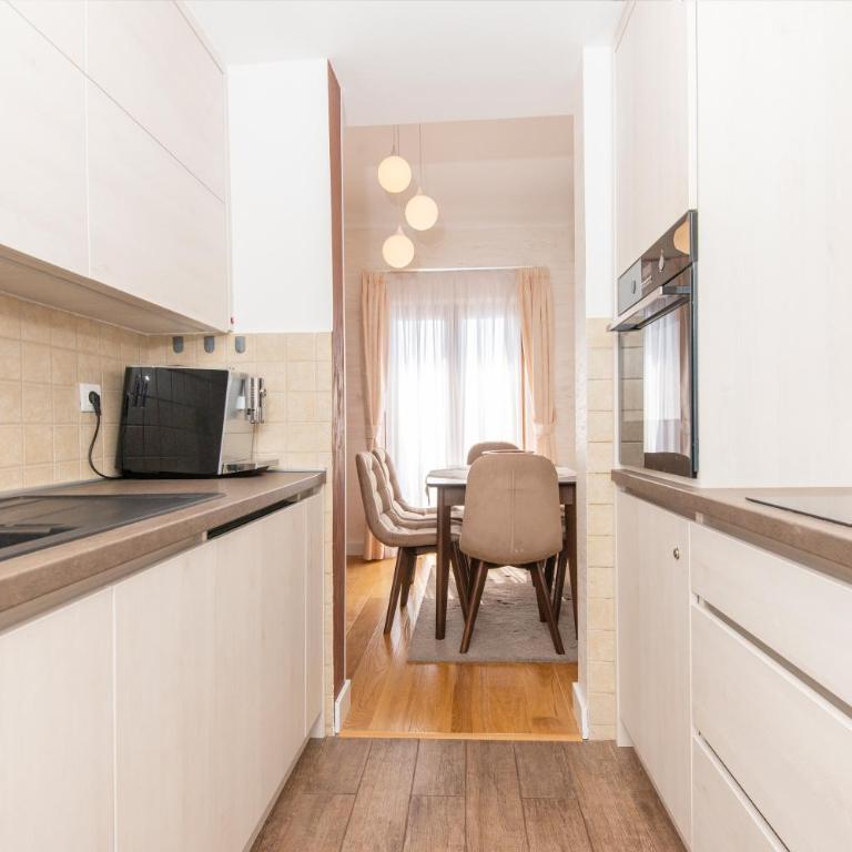 Apartment Delfin - Three-Bedroom Apartment - 11