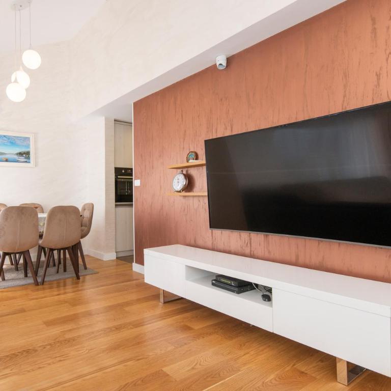 Apartment Delfin - Three-Bedroom Apartment - 10