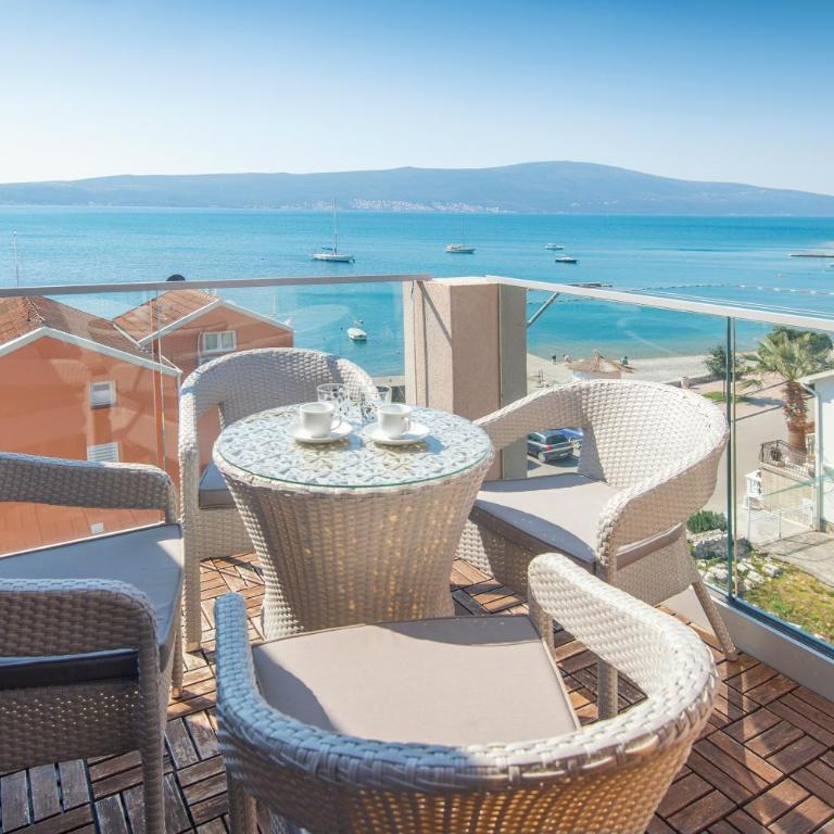 Apartment Delfin - Three-Bedroom Apartment - 1