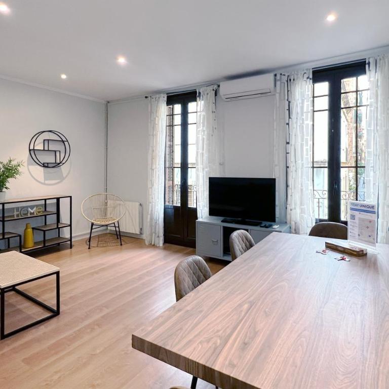 Stay U-nique Apartments Travessera - Three-Bedroom Apartment - 1