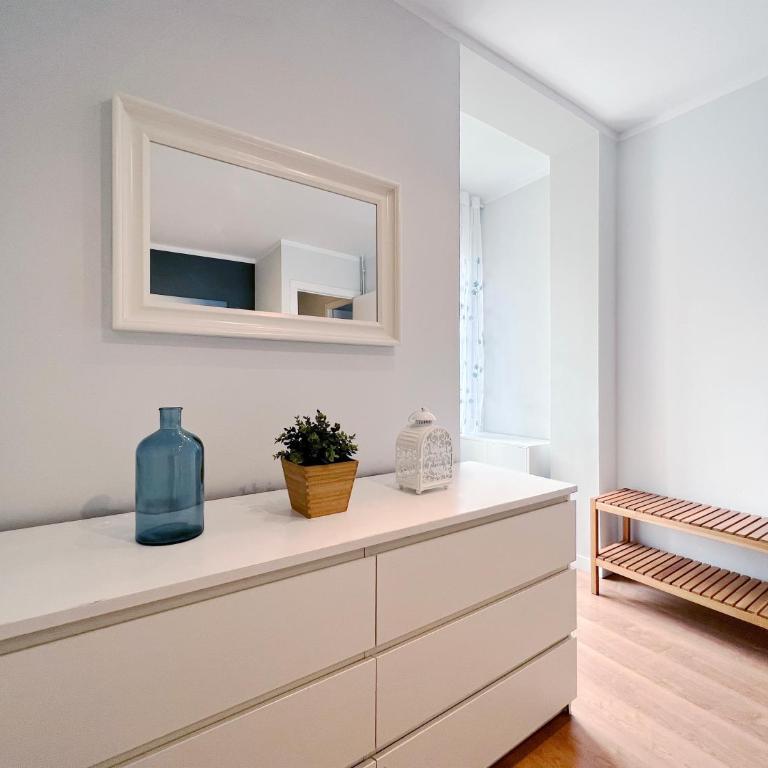 Stay U-nique Apartments Travessera - Three-Bedroom Apartment - 10