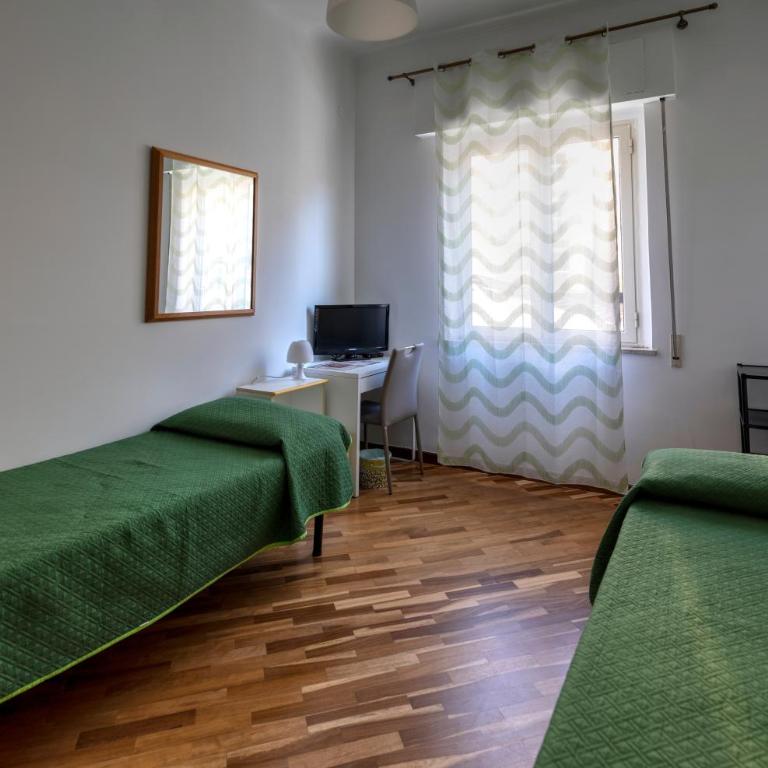 Ai Bastioni del Massimo - Camera Matrimoniale con Bagno in Comune - 16