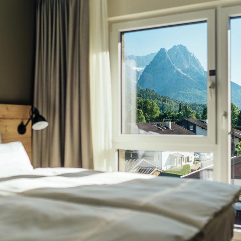 aja Garmisch-Partenkirchen - Doppelzimmer mit Bergblick - 2