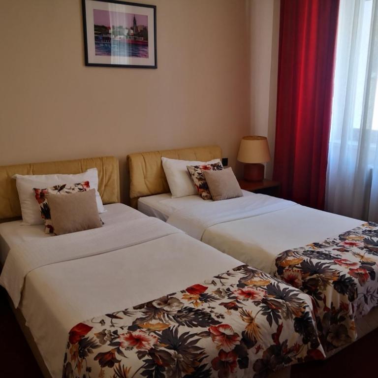 Hotel N - Standardna Dvokrevetna Soba sa Zasebnim Krevetima - 4