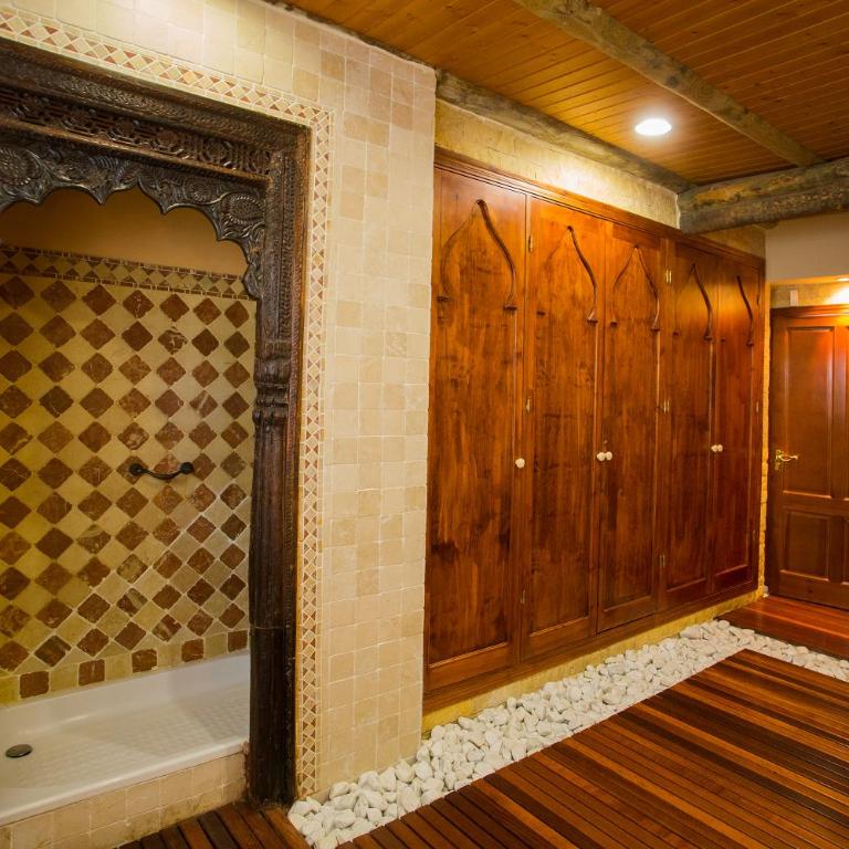 Indonesian Palace Luxurious Boutique - Villa - 17