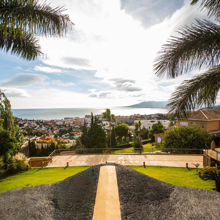 Indonesian Palace Luxurious Boutique - Villa - 14