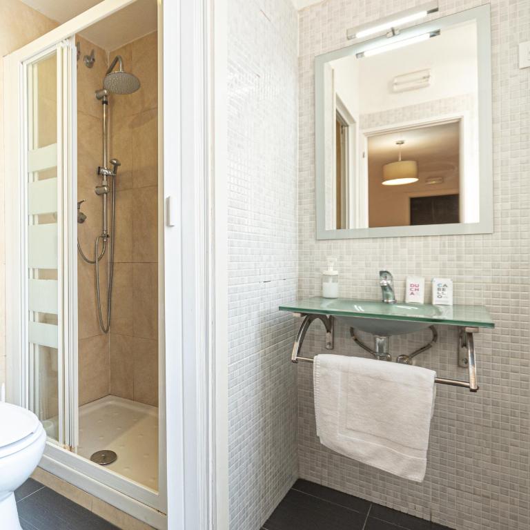 Easy Sants by Bossh! Hotels - Habitación Doble Grande - 4