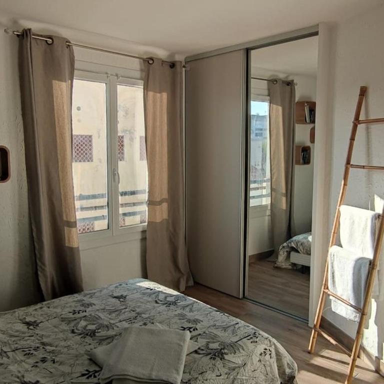 Bel appartement sur le port du Brusc avec sa place de parking privative. - Apartment mit 1 Schlafzimmer - 6