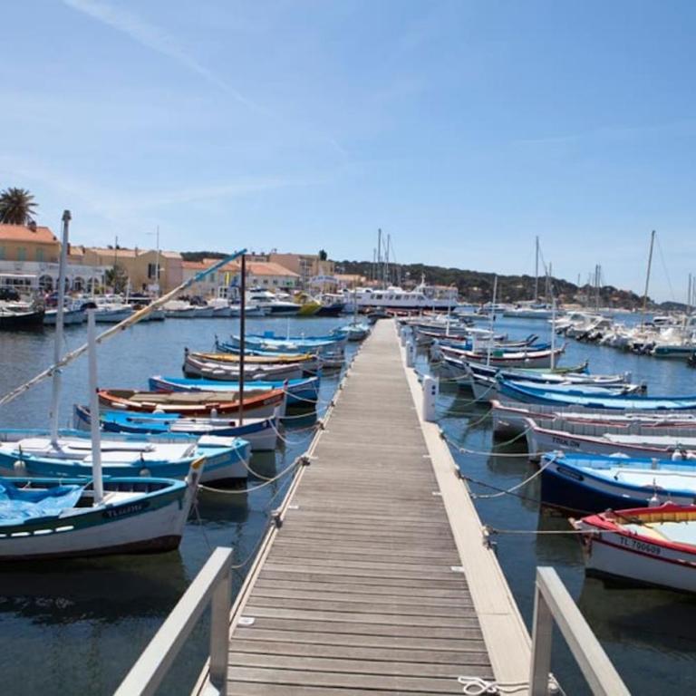 Bel appartement sur le port du Brusc avec sa place de parking privative. - Apartment mit 1 Schlafzimmer - 25