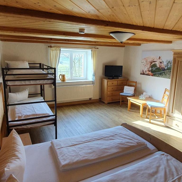 Allgäu Meadow Ranch - Vierbettzimmer mit Gemeinschaftsbad - 1