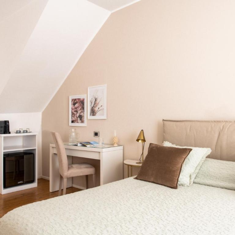 Moncada Suites & Apartments - Camera Familiare Deluxe - 7