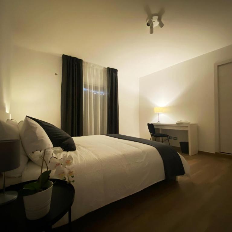 Casa Giulia - King Room with Balcony - 2