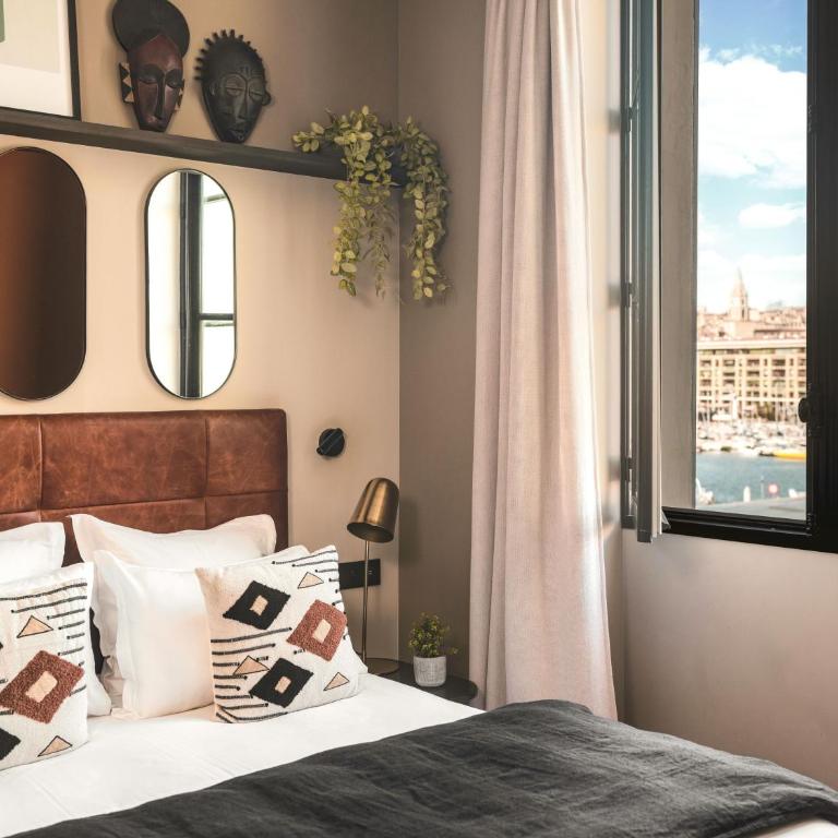 Maisons du Monde Hôtel & Suites - Marseille Vieux Port - Chambre Triple Deluxe - Vue sur Port - 3