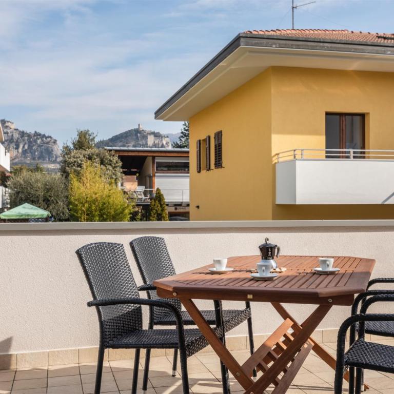 Casa Caterina, family terrace and BBQ - Three-Bedroom Apartment - 2