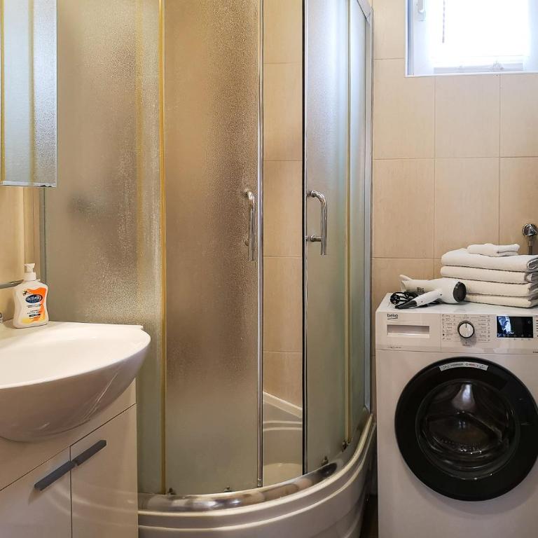 FilinHome Trg Mladenaca 2 - Apartman sa 2 Spavaće Sobe - 4