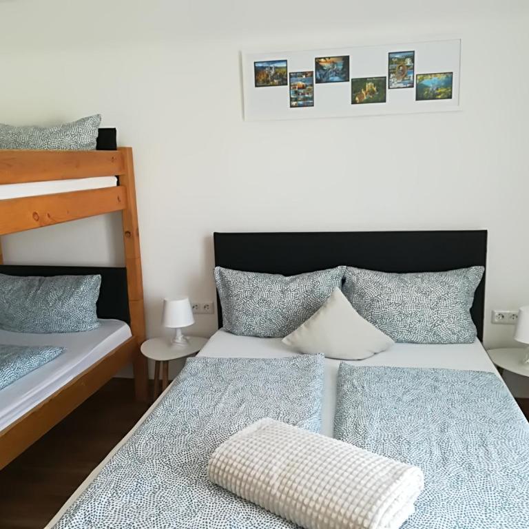 House LA Neuschwanstein Blick - Budget City Hotel - Familienzimmer mit Bergblick und eigenem Bad - 3
