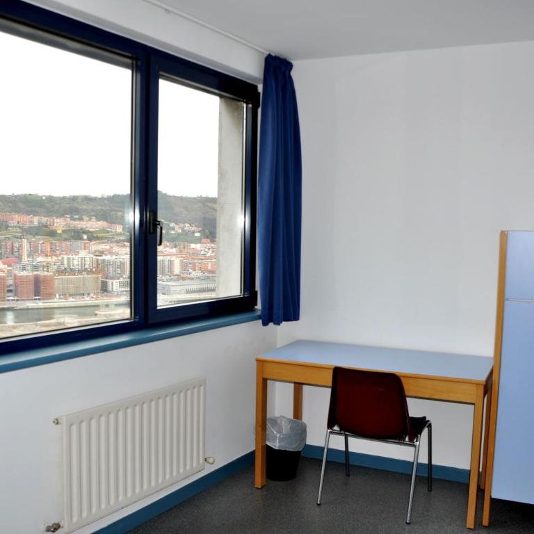 Bilbao Hostel - Quadruple Room with Shared Bathroom - 4