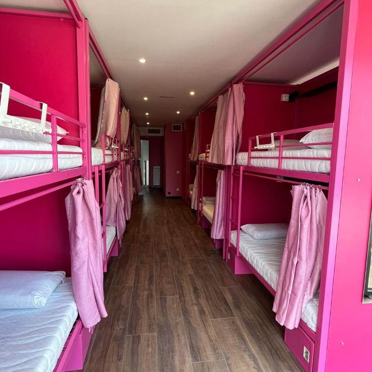 Hostelle - Women only hostel Barcelona - Single Bed in Female Dormitory Room - 1