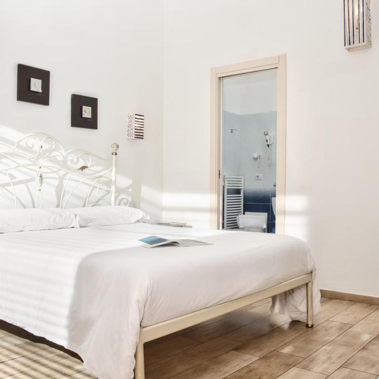 Smart Suite & Apartments - Camera Matrimoniale Comfort - 18