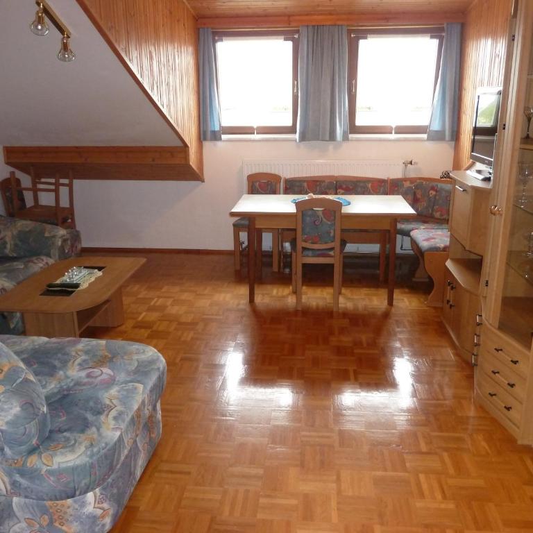 Ferienwohnung Messner-Schauer - Apartment mit 3 Schlafzimmern und Balkon - 53