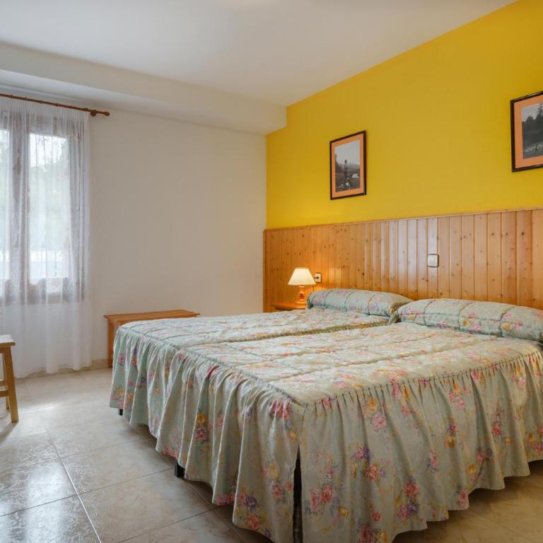 Hostal Kimboa - Habitación Doble Estándar con vistas a la montaña - 2 camas - 2