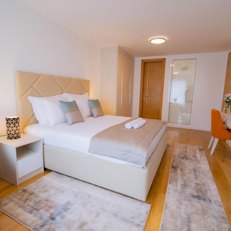 River Walk Sarajevo - Three-Bedroom Apartment with Balcony and River View - 2