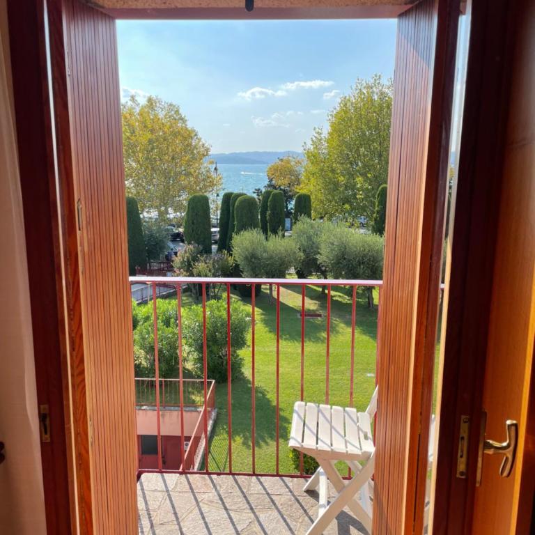 Splendid Lake view a few steps from the Castle - Two-Bedroom Apartment - 3