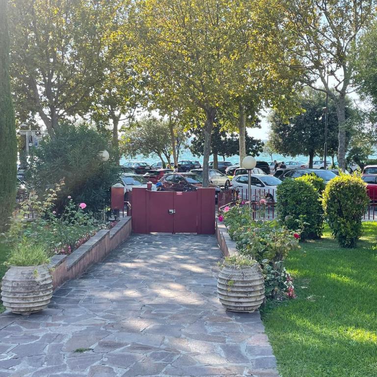 Splendid Lake view a few steps from the Castle - Two-Bedroom Apartment - 6