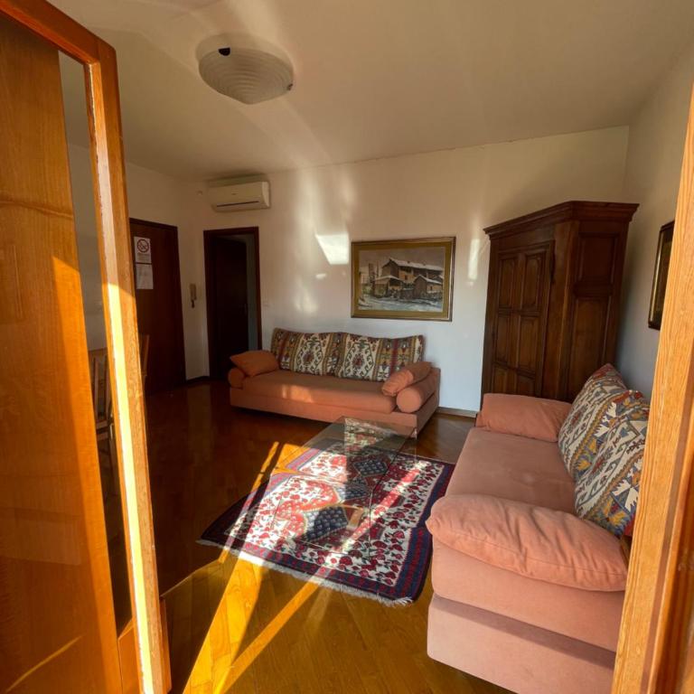 Splendid Lake view a few steps from the Castle - Two-Bedroom Apartment - 13
