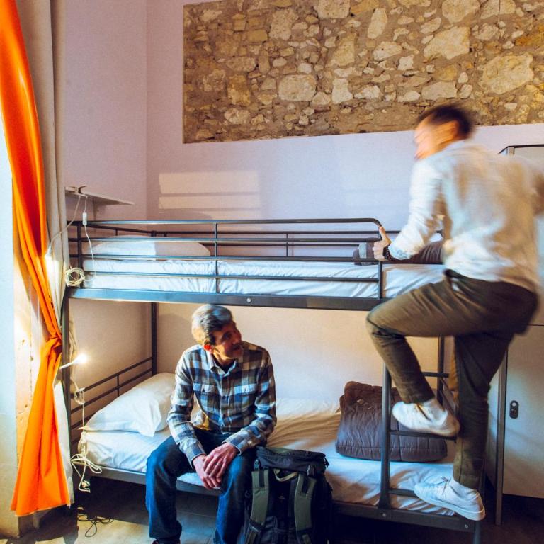LoL Hostel Siracusa - Camera Familiare con Bagno Privato - 1