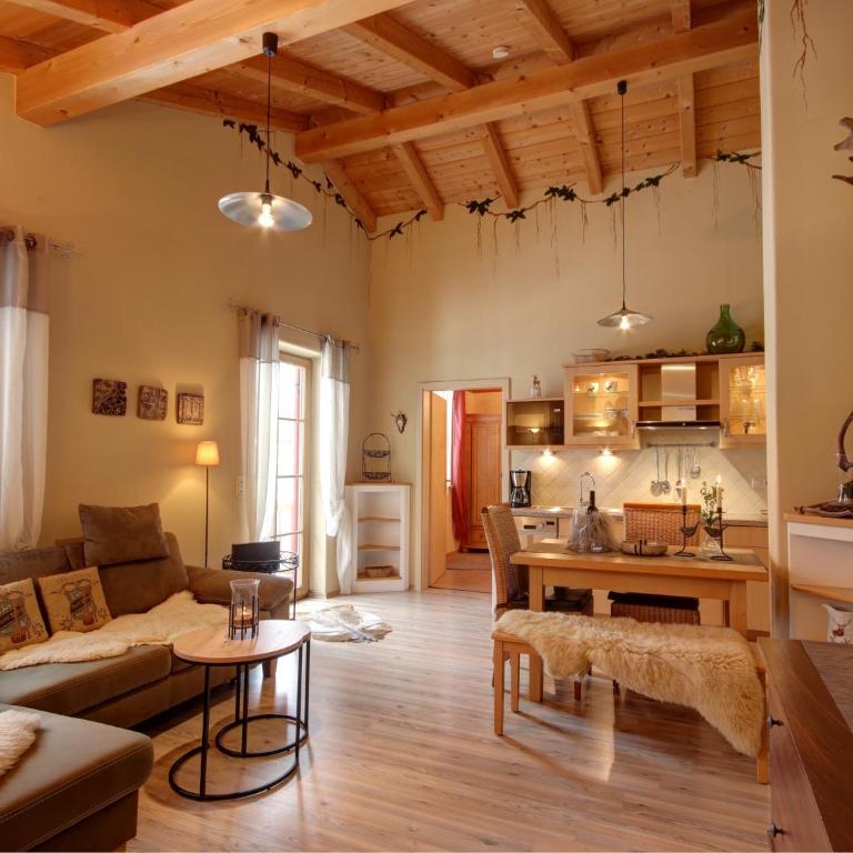 Feriendomizil Stöberl - Chiemgau Karte - Apartment mit 1 Schlafzimmer und Balkon - 1