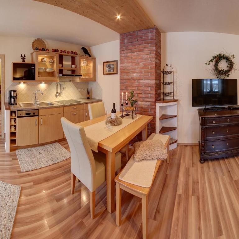 Feriendomizil Stöberl - Chiemgau Karte - Apartment mit 2 Schlafzimmern und Balkon - 2