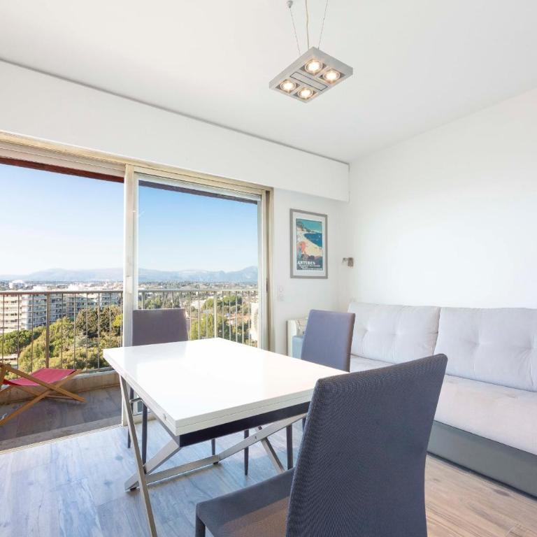 Studio with a panoramic view at the top floor of a residence with a pool - Appartement - 2