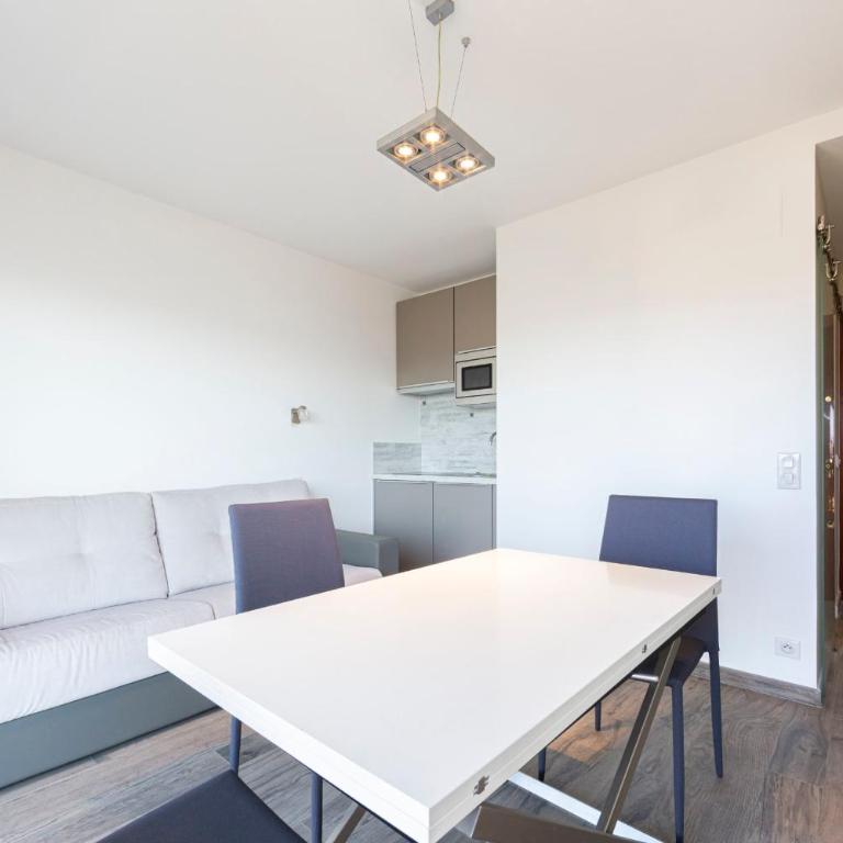 Studio with a panoramic view at the top floor of a residence with a pool - Appartement - 3