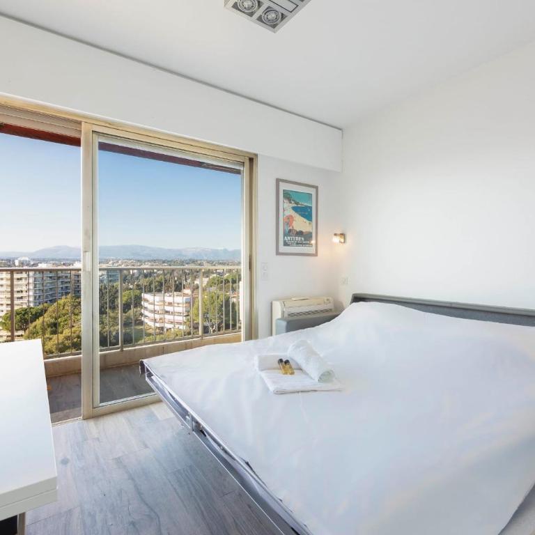 Studio with a panoramic view at the top floor of a residence with a pool - Appartement - 4