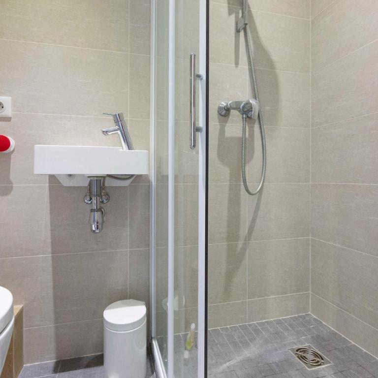 Studio with a panoramic view at the top floor of a residence with a pool - Appartement - 7