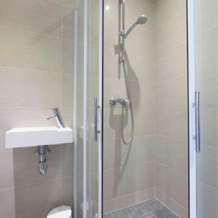 Studio with a panoramic view at the top floor of a residence with a pool - Appartement - 8