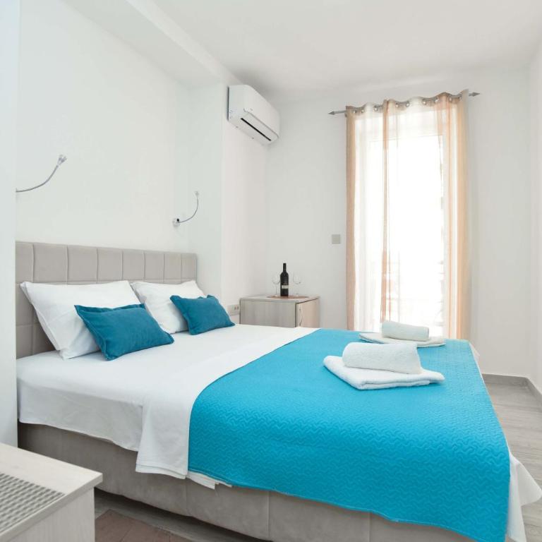 Villa Ines - Dvokrevetna Soba sa Bračnim Krevetom i Balkonom - 1