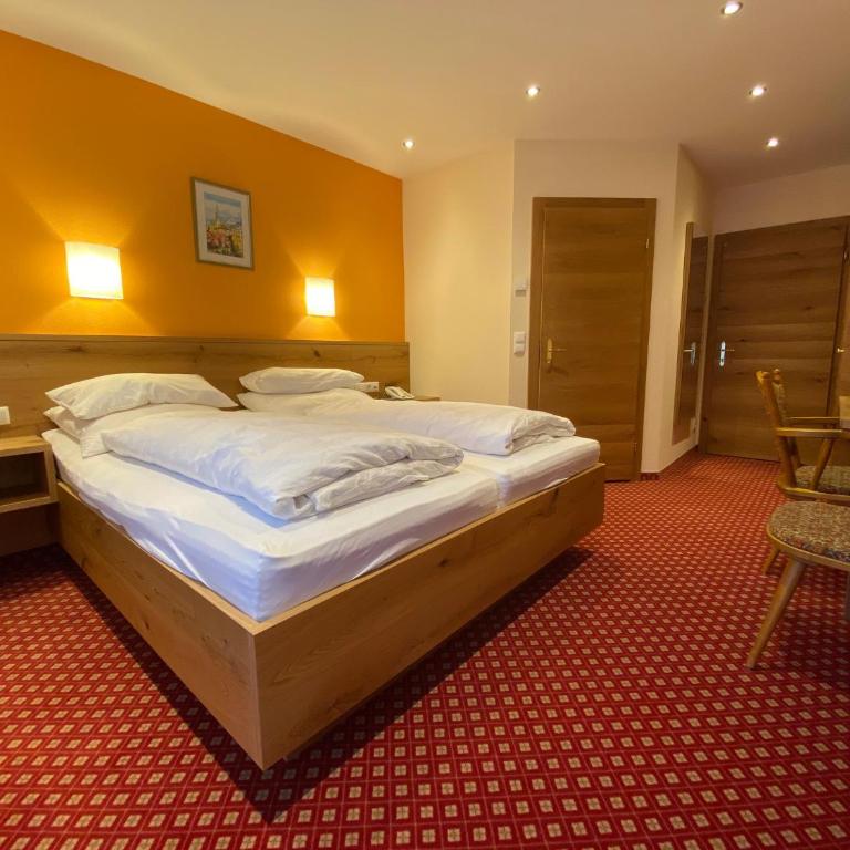 Hotel-Pension Strolz - Doppelzimmer mit Balkon - 5