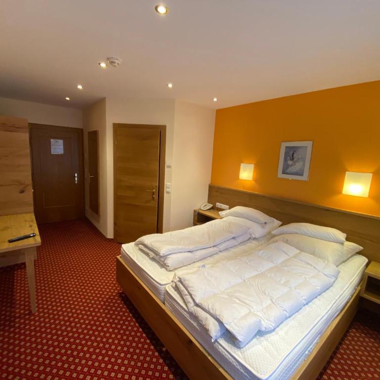 Hotel-Pension Strolz - Doppelzimmer mit Balkon - 6