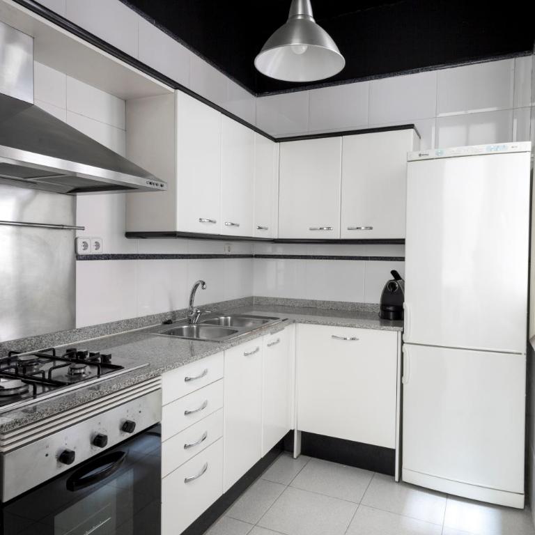 Barcelona Apartment Val - Executive Two-Bedroom Apartment - 10