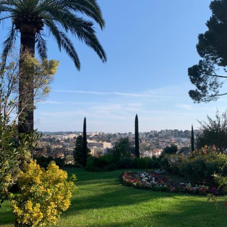 Studio with a panoramic view at the top floor of a residence with a pool - Appartement - 11