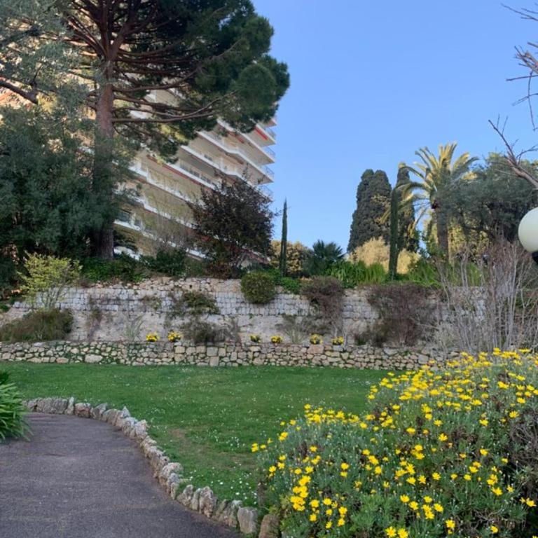 Studio with a panoramic view at the top floor of a residence with a pool - Appartement - 13