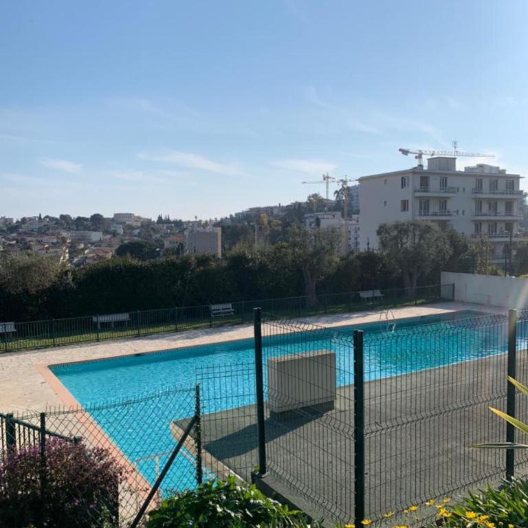 Studio with a panoramic view at the top floor of a residence with a pool - Appartement - 15