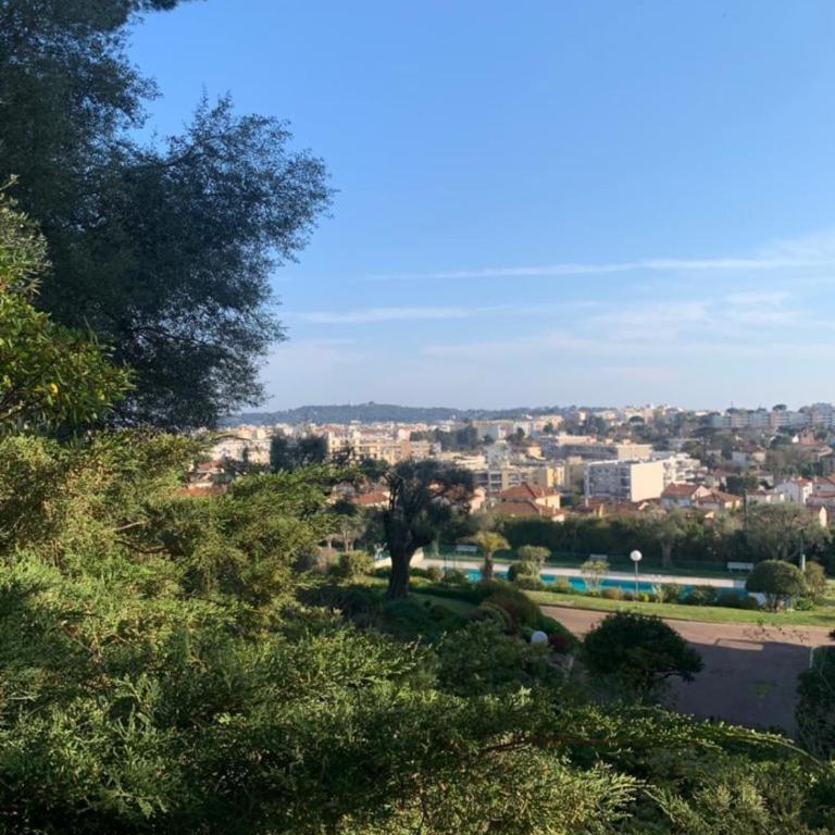 Studio with a panoramic view at the top floor of a residence with a pool - Appartement - 18