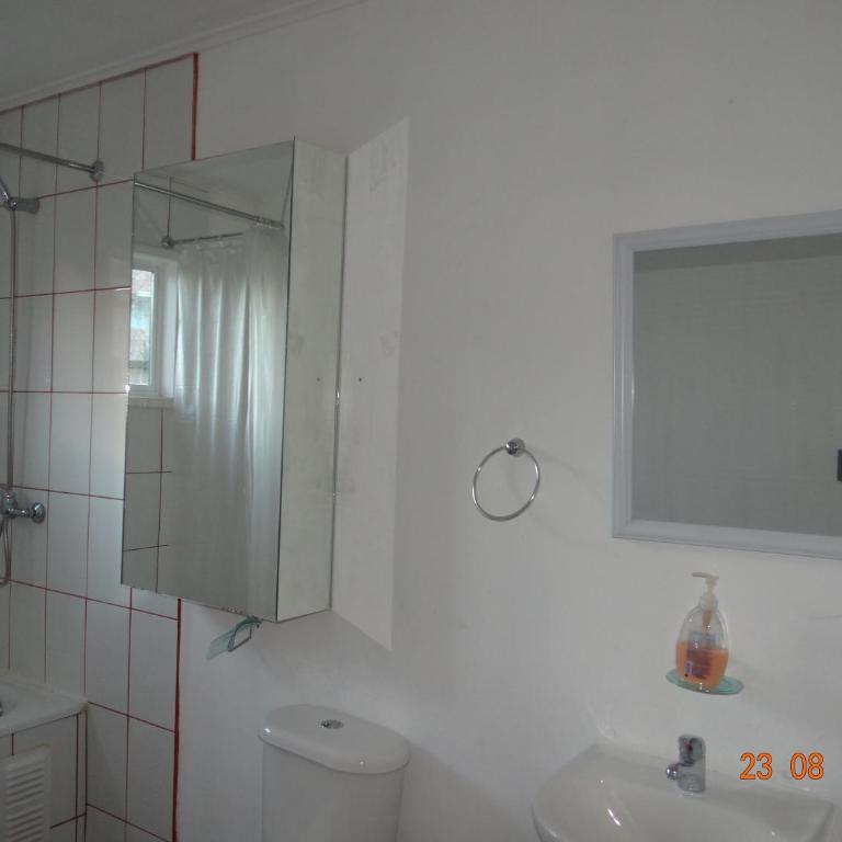 Hostal Santa Fe - Habitación Familiar con baño privado - 5