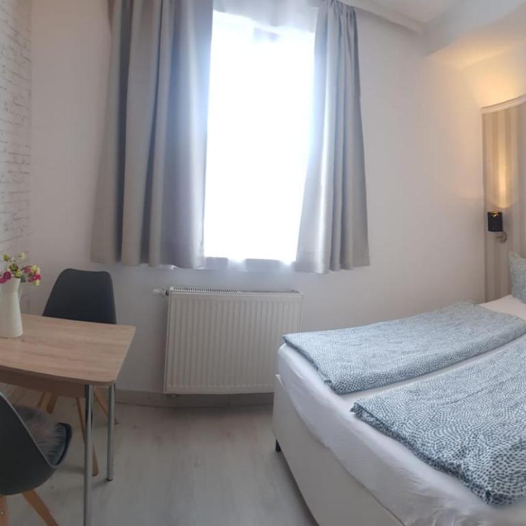 House LA Neuschwanstein Blick - Budget City Hotel - Standard Doppelzimmer mit eigenem Bad - 3