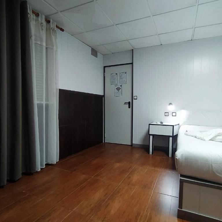 Hostal Avenida Andalucia - Solo Adultos - Habitación Doble Económica con bañera de hidromasaje - 7