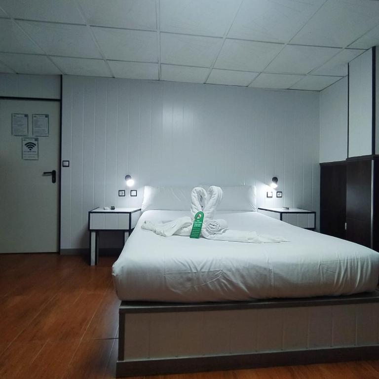 Hostal Avenida Andalucia - Solo Adultos - Habitación Doble Económica con bañera de hidromasaje - 5