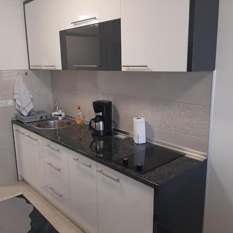Great Apartment Adi - One-Bedroom Apartment - 12